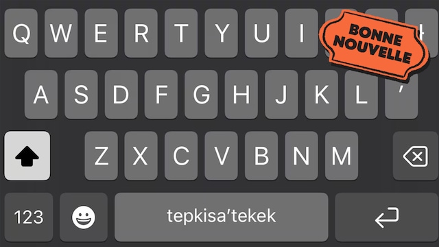 Un clavier avec un mot en mi'kmaw sur le bouton "Espace" à côté du logo "Bonne nouvelle" de MAJ.