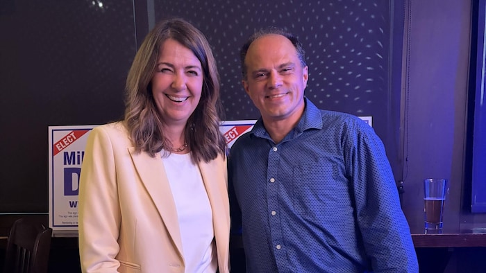 Danielle Smith et Mike Derry à l'investiture.