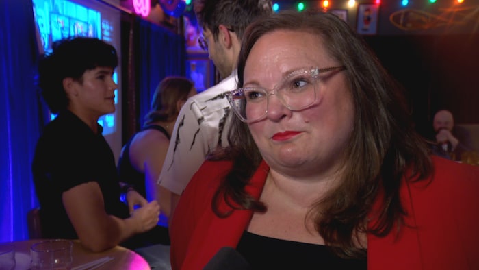 Sarah Hoffman, lors de la soirée référendaire de 2026.