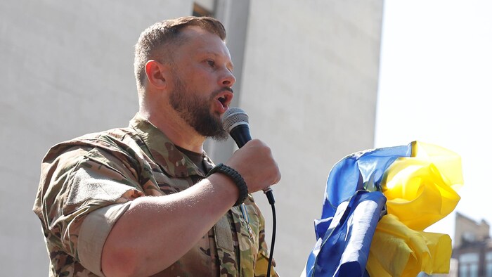 Andriy Biletsky, líder del partido político Cuerpo Nacional, asiste a una protesta en Kiev.