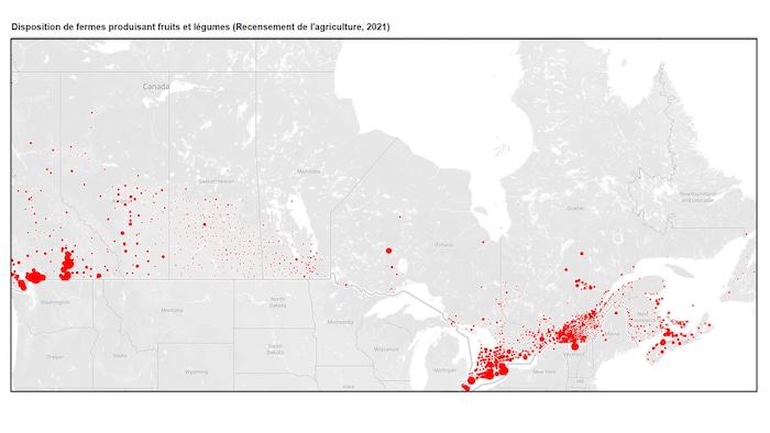 Une carte ou chaque point localise les fermes produisant des fruits au légumes au Canada