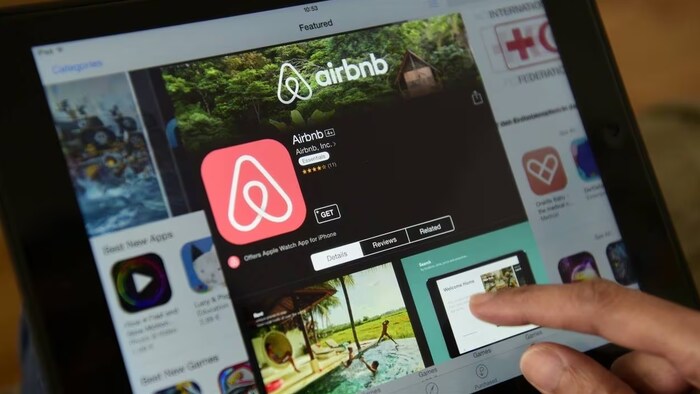 Le site d'Airbnb sur l'écran d'un ordinateur portable.