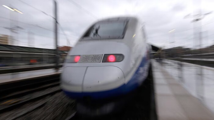 L'avant d'un train à grande vitesse.