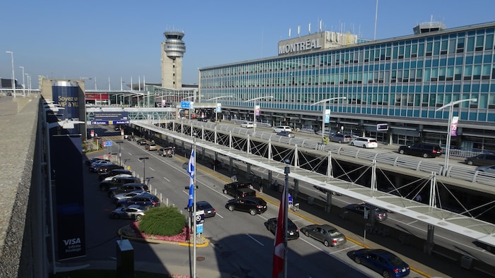 L'aéroport international Pierre-Elliott-Trudeau de Montréal.