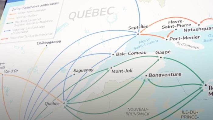 Une carte du Québec indique les destinations comprises dans le plan de transport aérien régional du gouvernement Legault.