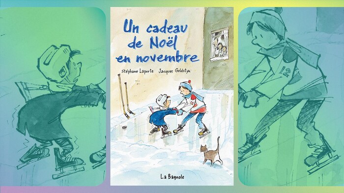 Une femme en habits d'hiver montrant à un enfant à faire du patin sur la glace.