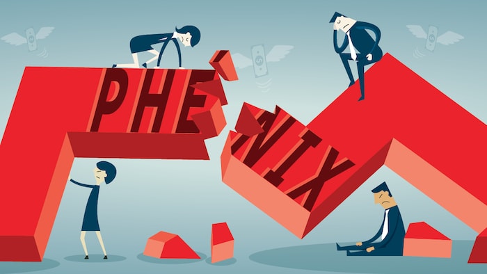 Une infographie montre des employés fédéraux tentant de réparer une bannière sur laquelle est inscrite Phénix.