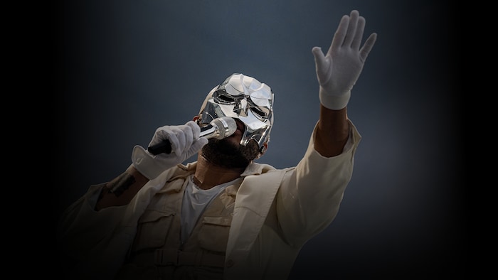 The Weeknd masqué.