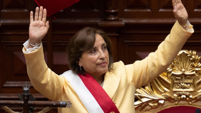 TOPSHOT - Peruvian Dina Boluarte greets members of the Congress after being sworn in as the new President hours after former President Pedro Castillo was impeached in Lima, on December 7, 2022. - Peru's Pedro Castillo was impeached and replaced as president by his deputy on Wednesday in a dizzying series of events in the country that has long been prone to political upheaval. Dina Boluarte, a 60-year-old lawyer, was sworn in as Peru's first female president just hours after Castillo tried to wr