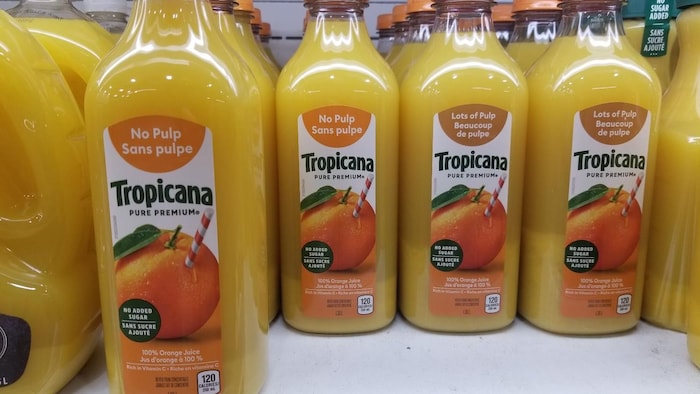 Des bouteilles de jus d'orange.
