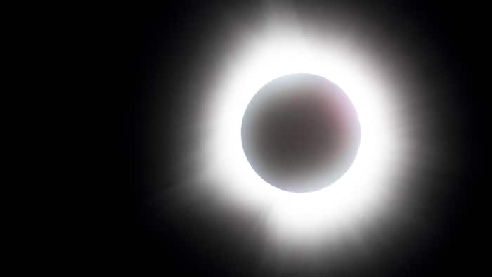 L'éclipse solaire totale vue du parc Jean-Drapeau à Montréal.