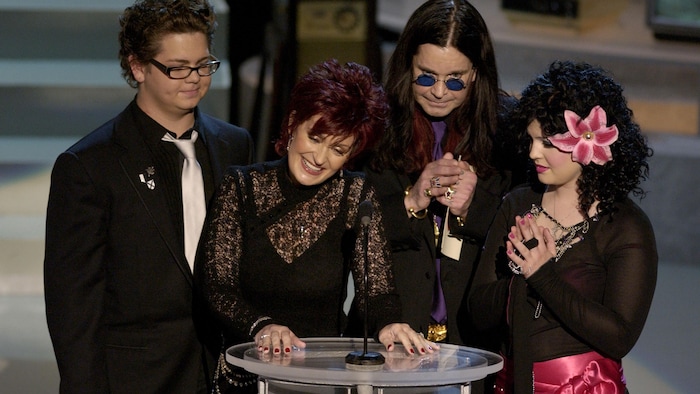 Jack, Sharon, Ozzy et Kelly Osbourne lors de la cérémonie des prix Emmy en 2002.