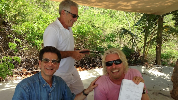 Dean Kamen, Jeffrey Epstein et Richard Branson sur une photo dévoilée par un comité de surveillance du Congrès.