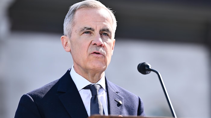 Gros program  sur le visage Mark Carney en bid     de faire un discours.