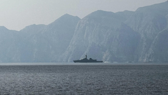 Un navire militaire dans le détroit d'Ormuz.