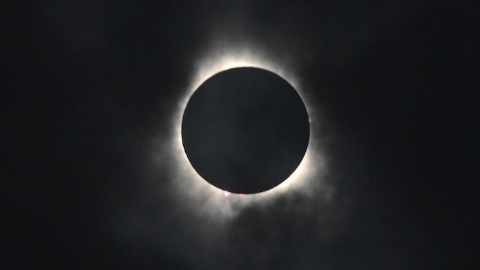 L'éclipse solaire totale vue depuis Niagara Falls, le 8 avril 2024.