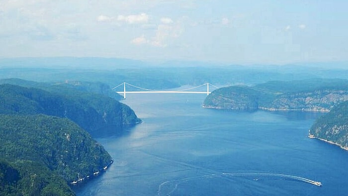 Le pont serait situé dans le secteur de La Boule, à environ 10 km en amont de Tadoussac.