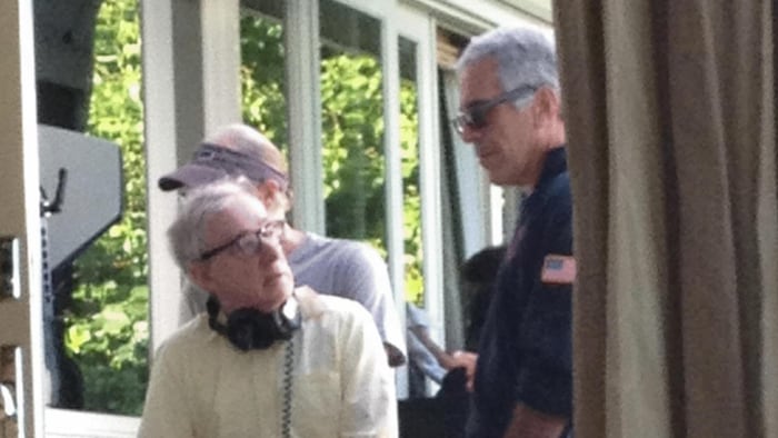 Woody Allen et Jeffrey Epstein sur une photo dévoilée par un comité de surveillance de la Chambre des représentants des États-Unis.