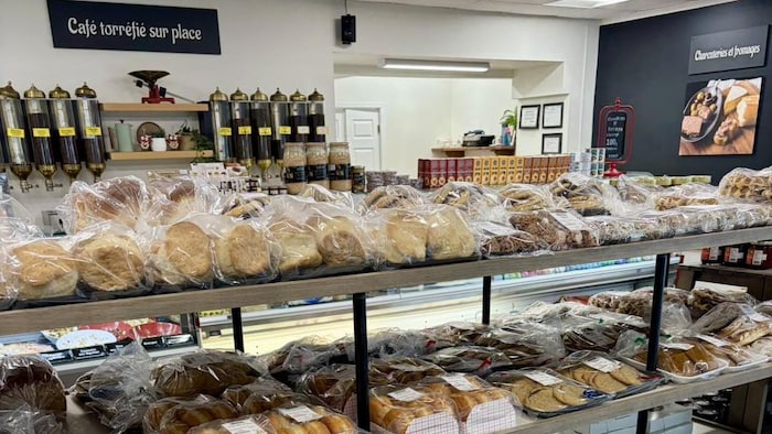 Les tablettes d'une boulangerie.