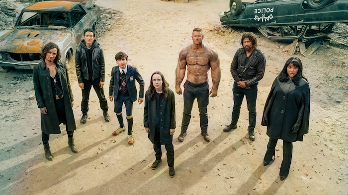 5 hommes et 2 femmes posent.