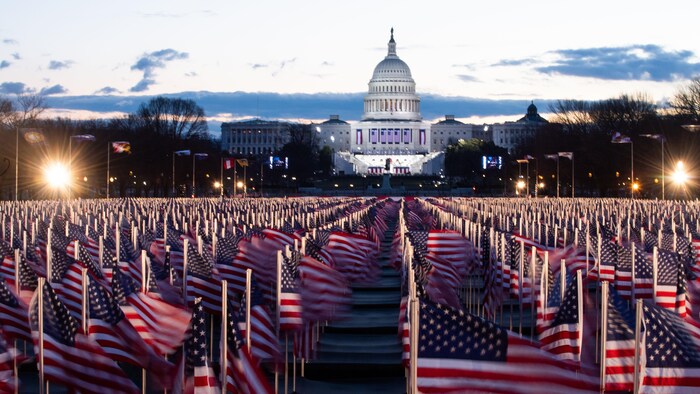 Plus de 190 000 drapeaux décorent le National Mall et le Capitole pour l’assermentation du président démocrate Joe Biden.