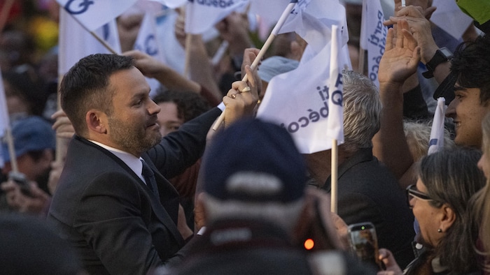 Paul St-Pierre Plamondon (chef du Parti Québécois) lors de l’arrivé des chefs pour le Face-à-face des chefs dans le cadre des élections provinciales 2026 au studio de TVA le mardi 15 septembre 2026. PHOTO POOL MARTIN CHEVALIER - LE JOURNAL DE MONTRÉAL