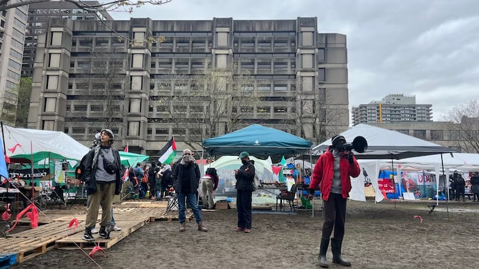 لقطة اليوم من داخل مخيم الدعم للفلسطينيين في حرم جامعة ماكغيل في مونتريال.