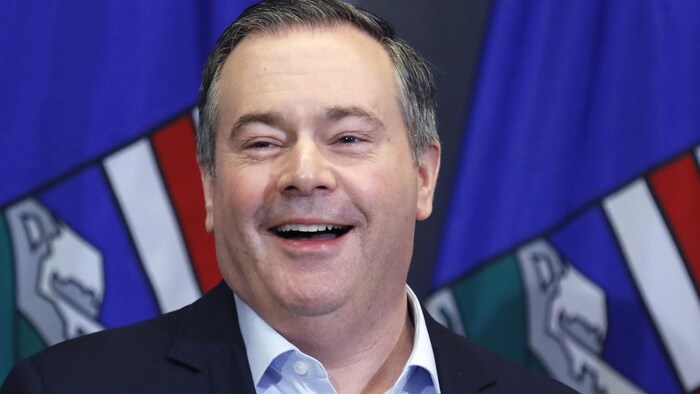 Le premier ministre de l'Alberta, Jason Kenney, est tout sourire à la suite du congrès annuel du Parti conservateur uni à Calgary, le dimanche 21 novembre 2021.