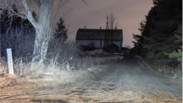 La grange d'une propriété rurale abandonnée.