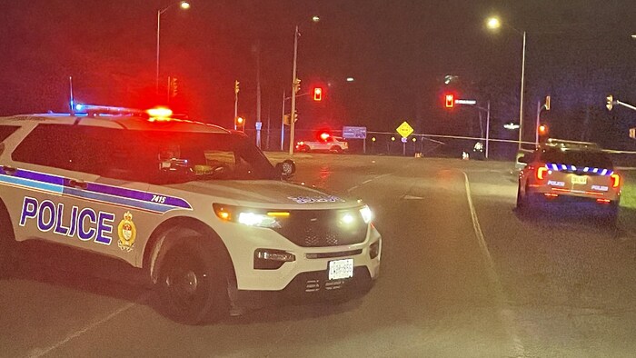 Une voiture de la police d'Ottawa sur les lieux d'un accident.