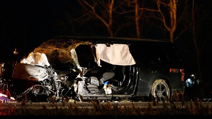 Voiture Détruite Dans Un Accident De La Circulation Sur La Route