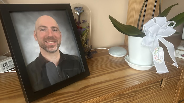 Une photo de la photo de Sylvain Beaulieu, dans la résidence de son père, Marc Beaulieu.
