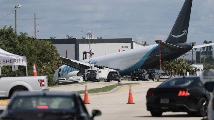 Les enquêteurs poursuivent leurs travaux afin de déterminer les causes de l’accident d’un avion-cargo d’Amazon survenu à l’aéroport international de Miami le 7 septembre 2026, à Miami, en Floride.
