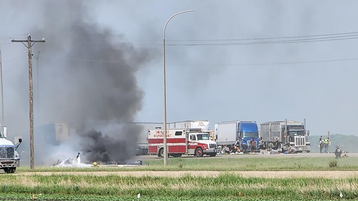 Des images de l'accident qui s'est produit en début d'après-midi le 15 juin 2023 près de Carberry, dans le sud-ouest du Manitoba.