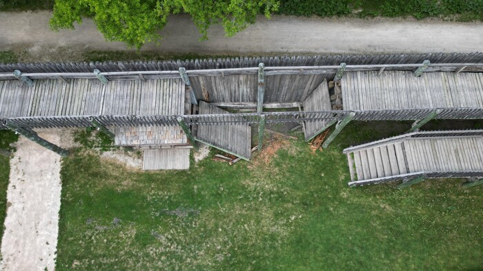 Une plateforme effondrée au Fort Gibraltar, à Winnipeg, le 31 mai 2023.