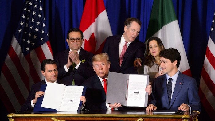 Enrique Pena Nieto, Donald Trump et Justin Trudeau lors de la signature de l'ACEUM.