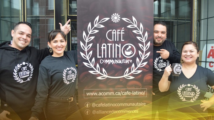 Members of the Montreal Mexican Business Alliance (ACOMM) in front of Café Latino
Comunitario, which opened in 2022.
PHOTO: CORTESÍA: ACOMM