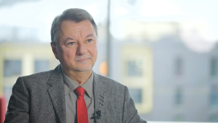 Pierre-Claude Lafond, avocat émérite et professeur associé à la Faculté de droit de l'Université de Montréal, a écrit plusieurs ouvrages sur les actions collectives.