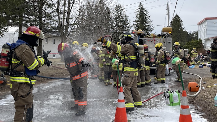Des pompiers à la résidence du Domaine Rousseau.