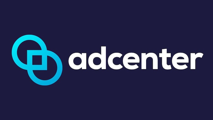 Le logo d'AdCenter sur un fond bleu.