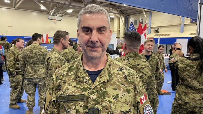 L'adjudant-chef Didier Pignatel dans son uniforme.