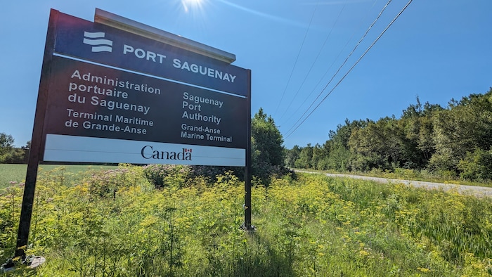 Une affiche de port de Saguenay.