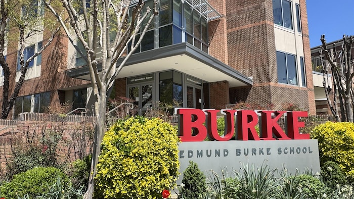 La façade de l'école Edmund Burke à Washington.