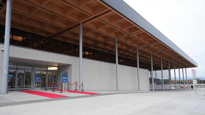 La façade de la nouvelle aérogare de l’aéroport international de Kelowna, le 21 janvier 2026.