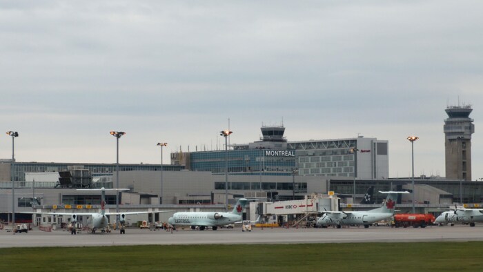 Vue panoramique de l'aéroport.