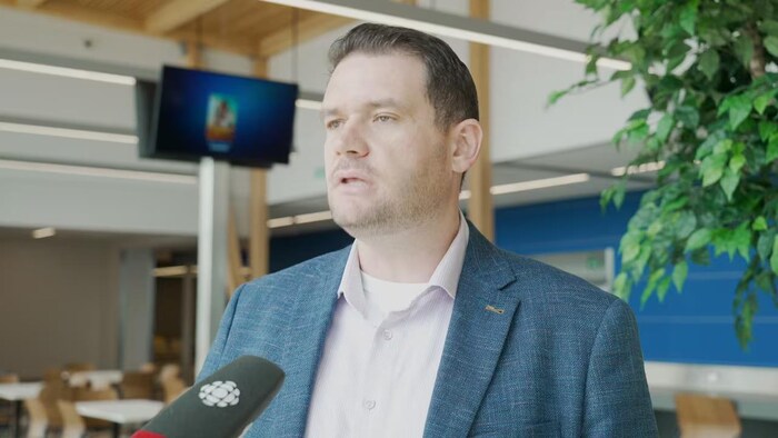 James Lindsey, président et chef de la direction de l'Administration aéroportuaire de Thompson.