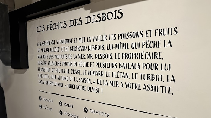 Une affiche au restaurant La Gaspésienne 51