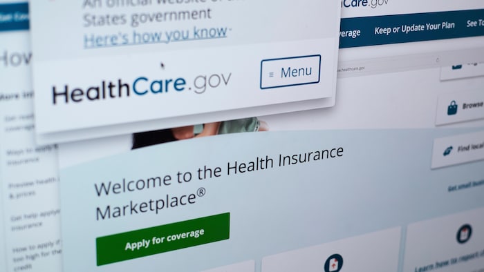 Le site Web du marché d'assurances de l'Affordable Care Act s'affiche sur un ordinateur.