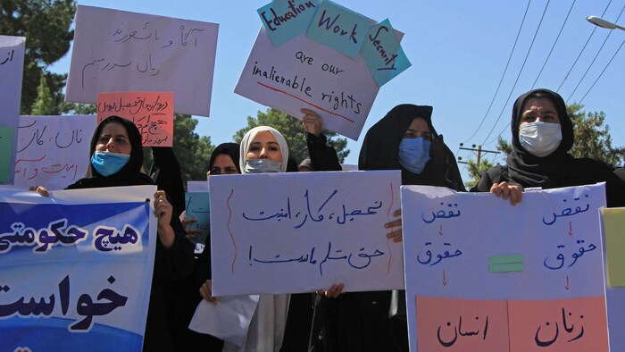 
Women demonstrate in the streets of Herat, in western Afghanistan, to demand the right to education, work and security.