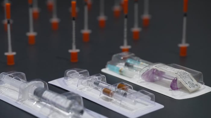 Exemples de seringues utilisées pour injecter des agents de comblement.